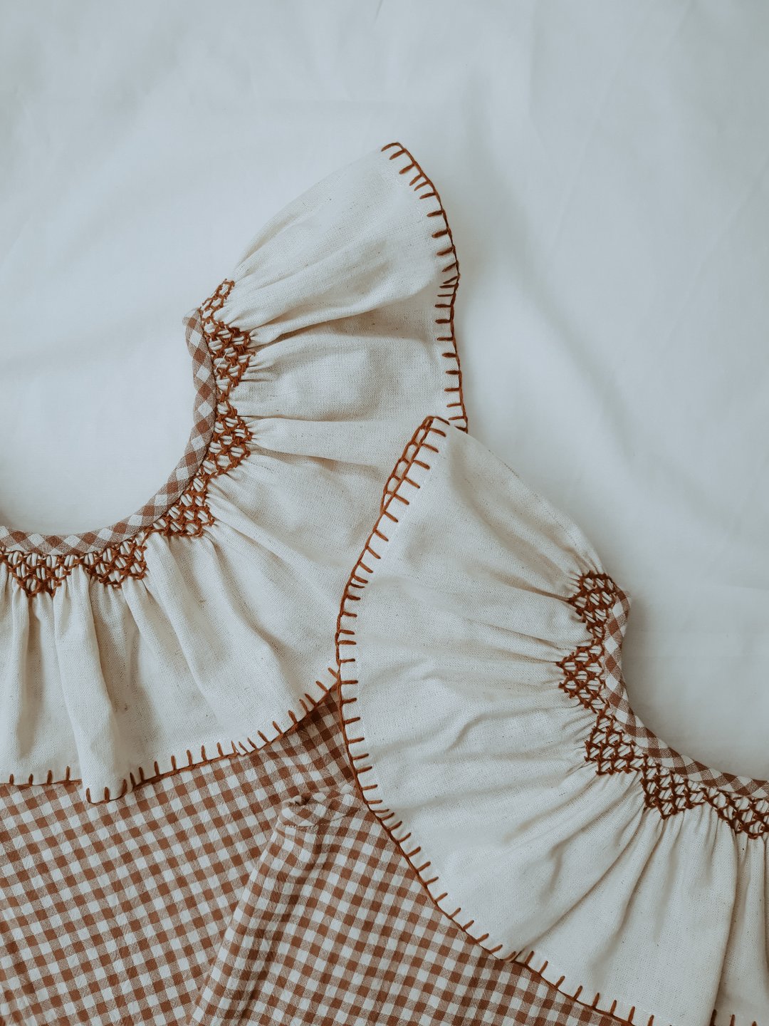 女童棕色格子荷叶边棉衬衫