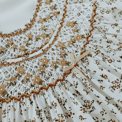 女童白色碎花连衣裙