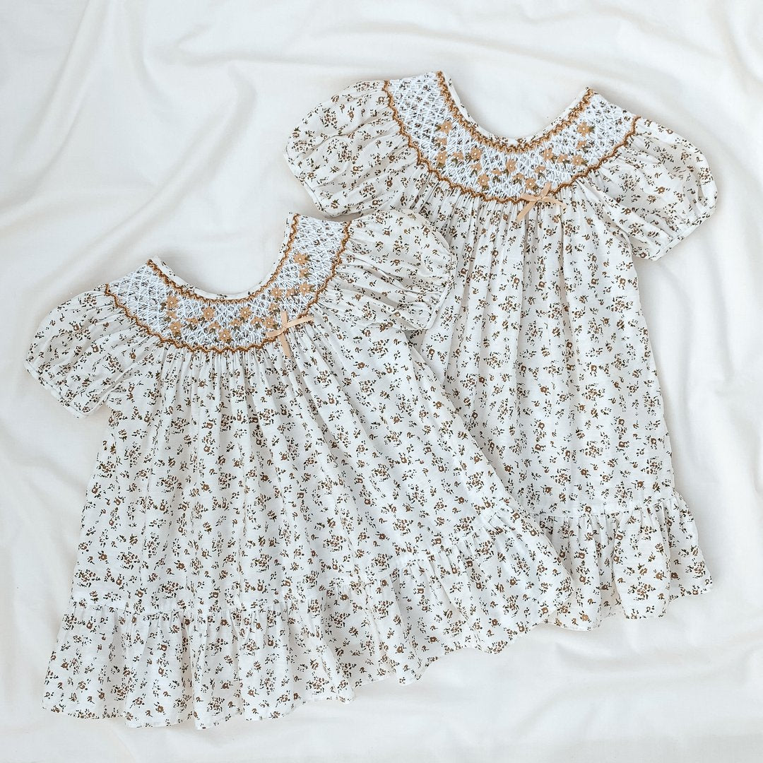 女童白色碎花连衣裙