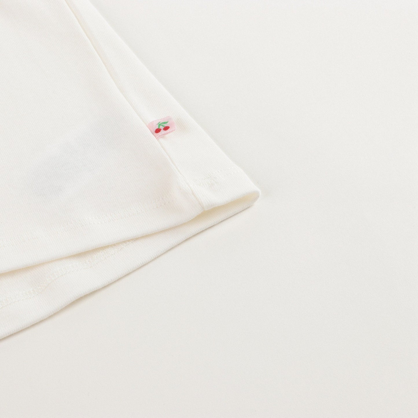女童白色棉T恤