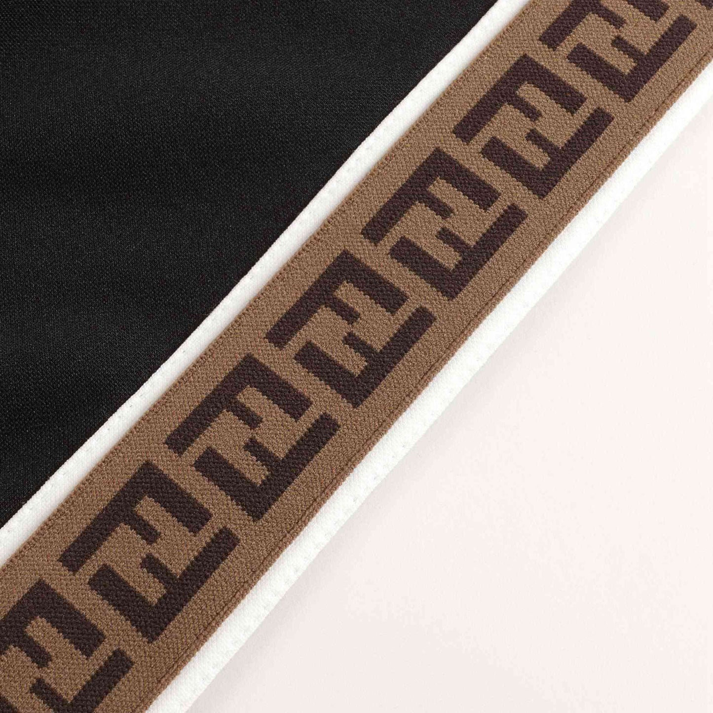 儿童黑色Logo拉链上衣