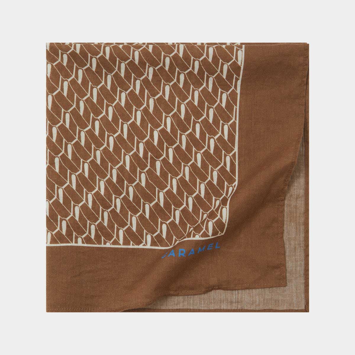 女童棕色棉围巾