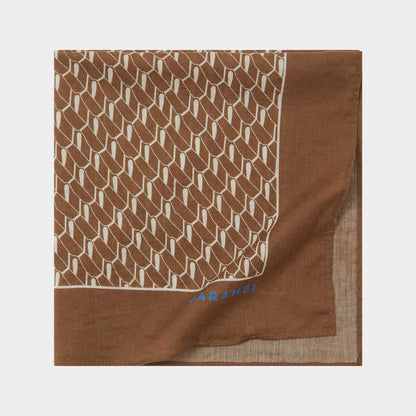 女童棕色棉围巾