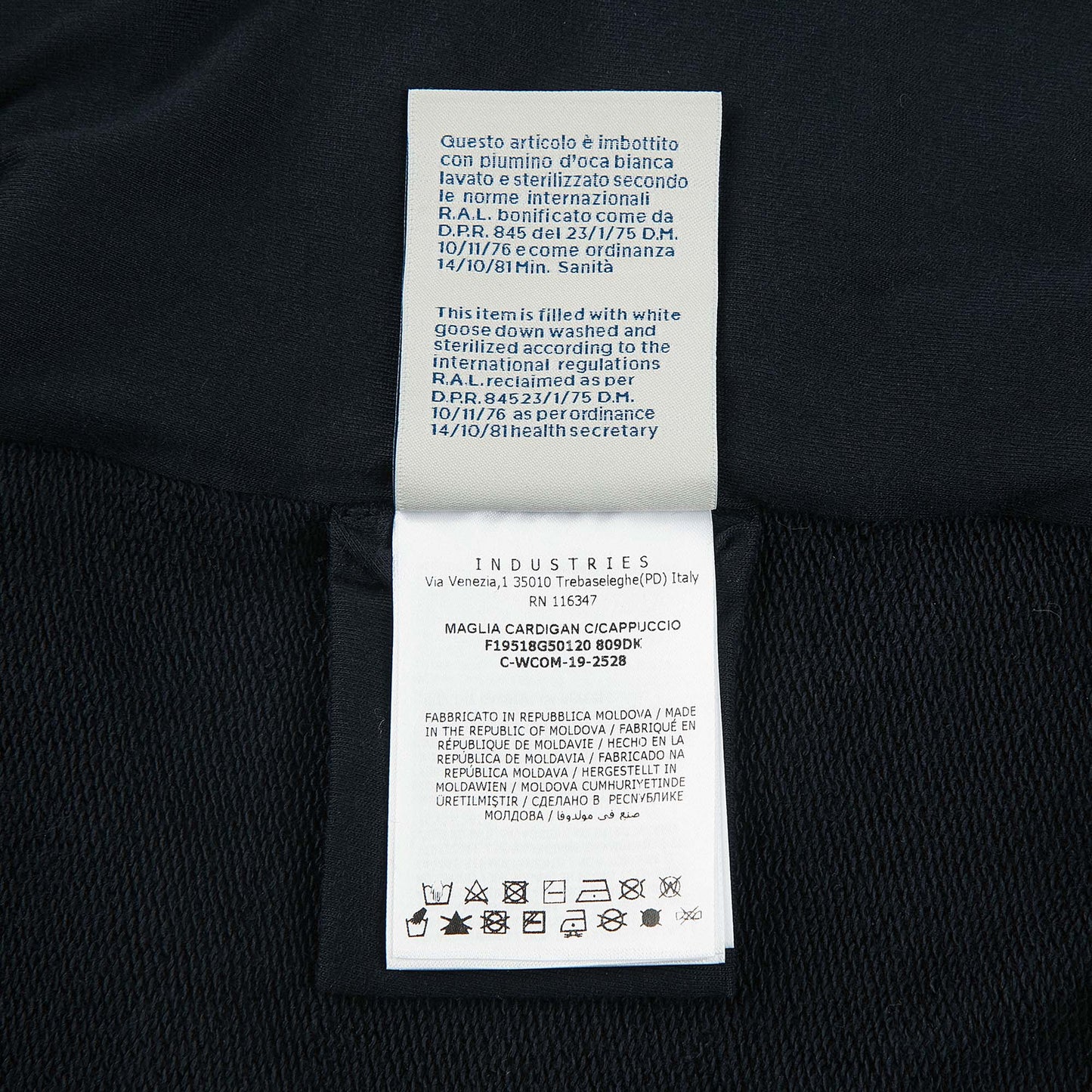 男婴藏青色上衣