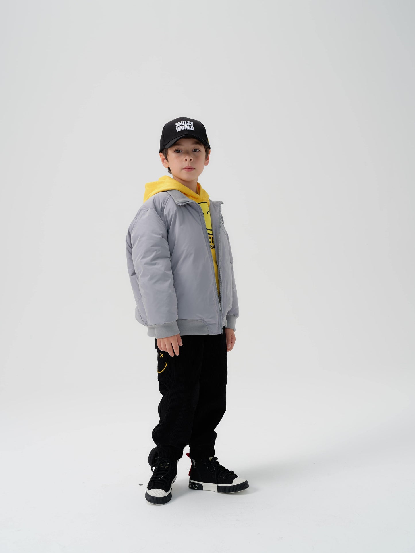 儿童灰色羽绒夹克