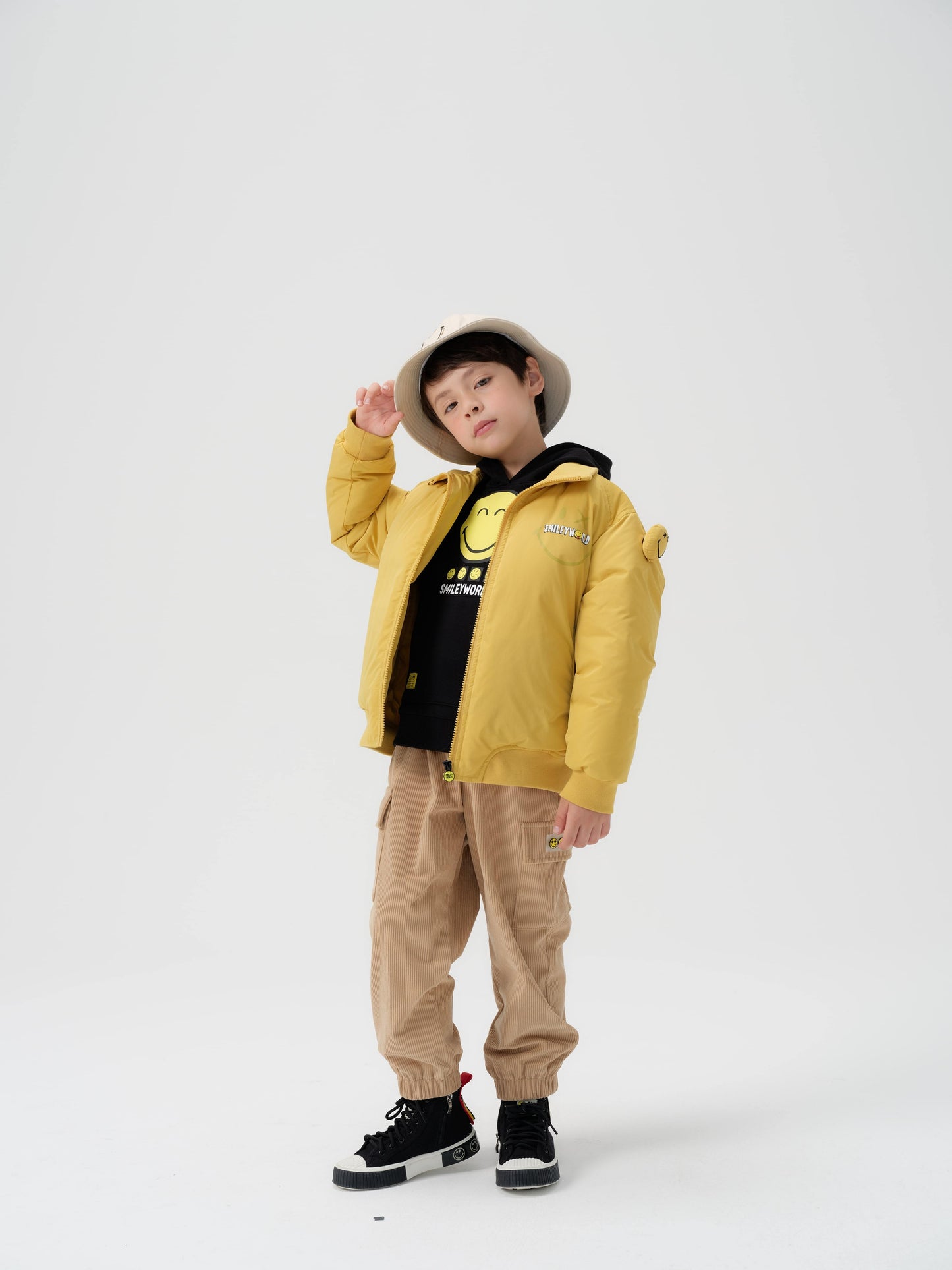 儿童黄色羽绒夹克