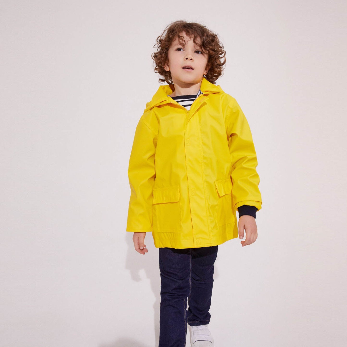 儿童黄色夹克