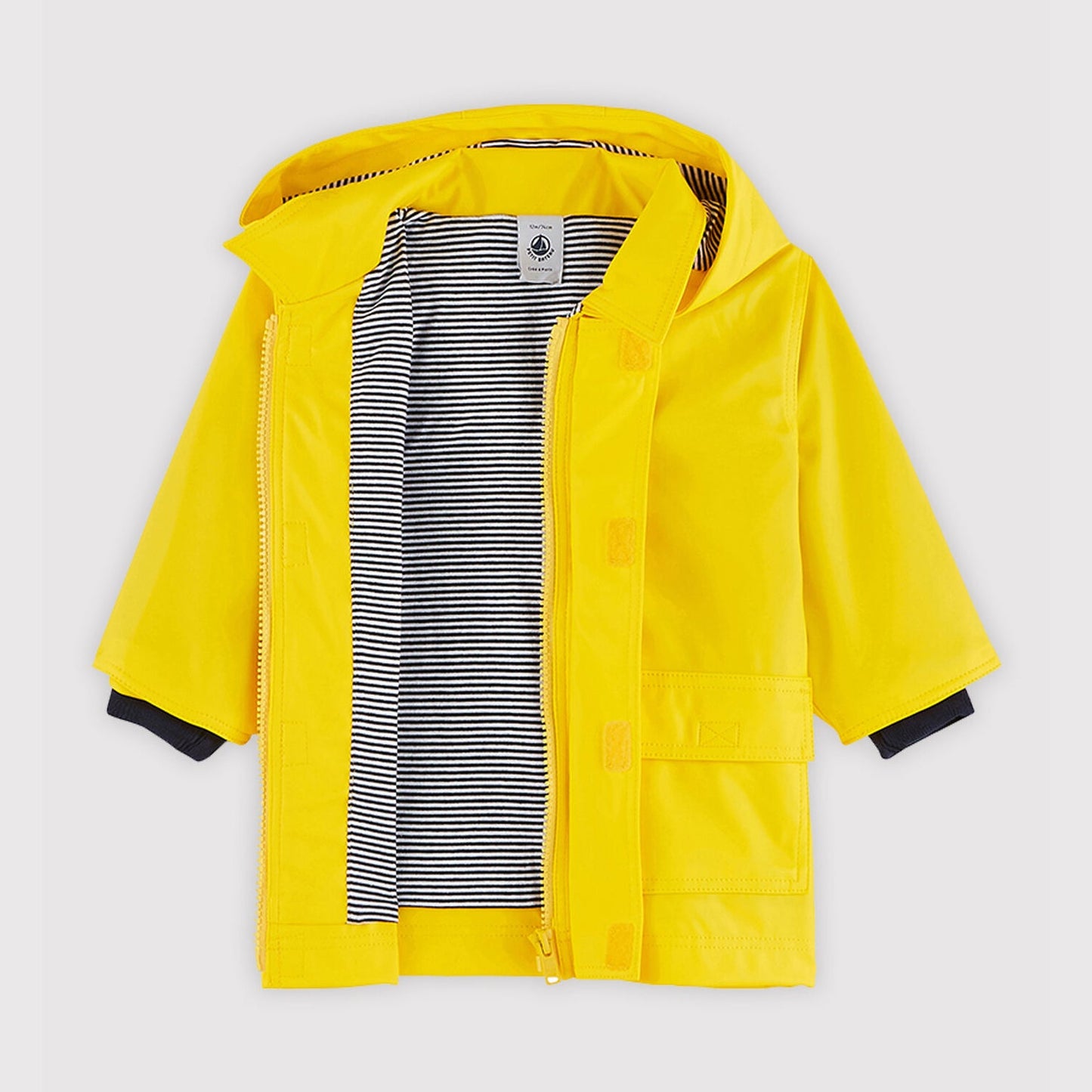 婴儿黄色外套