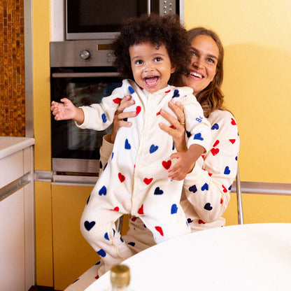 婴儿白色心形连体衣