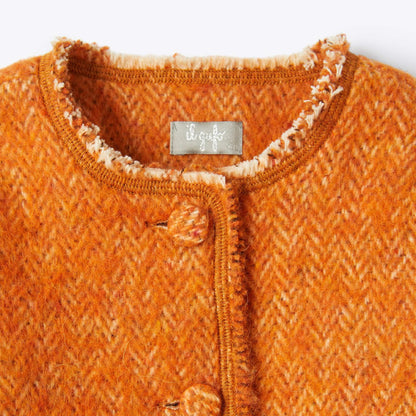 女童橙色夹克
