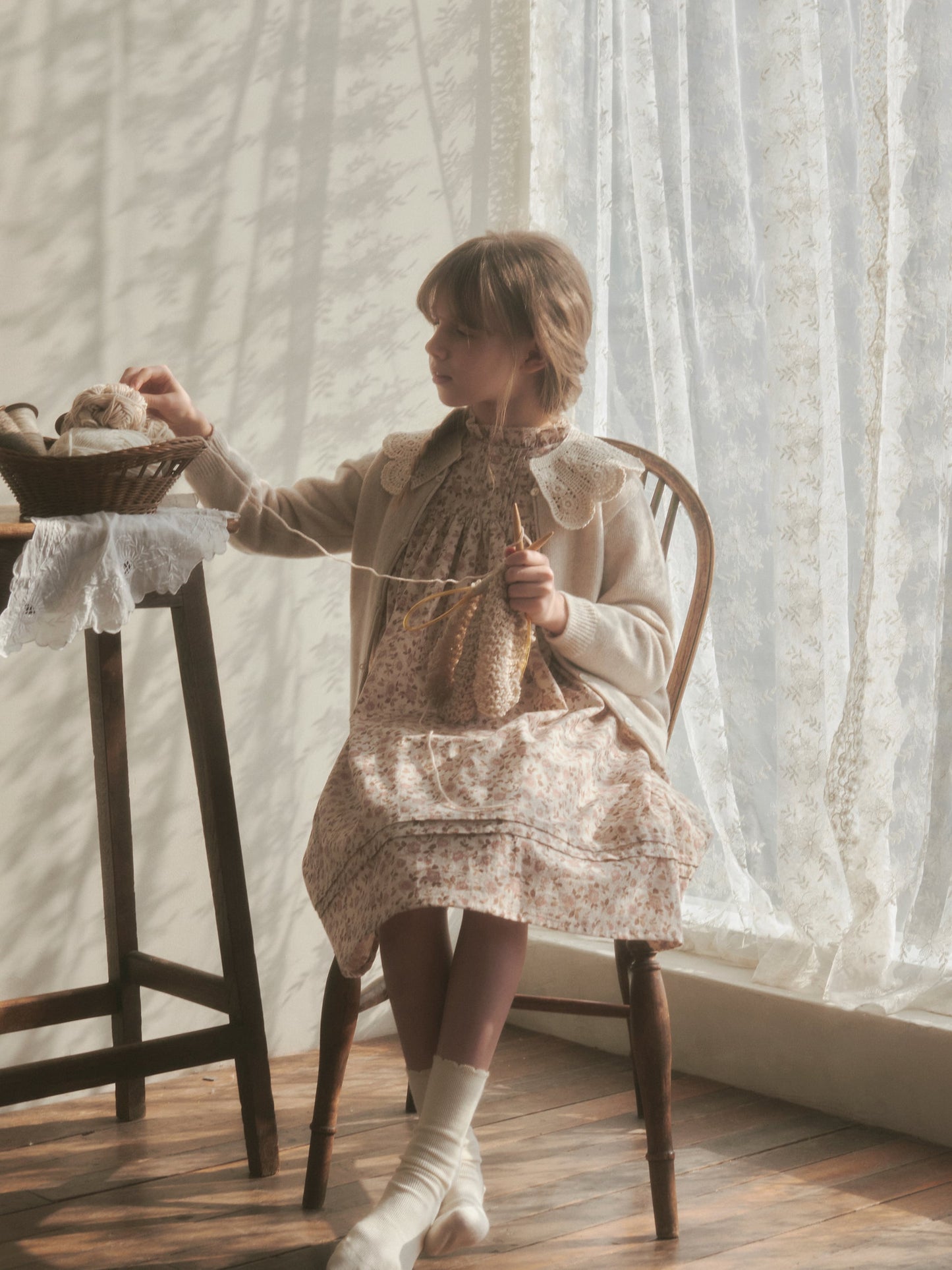 女童白色针织可拆卸衣领