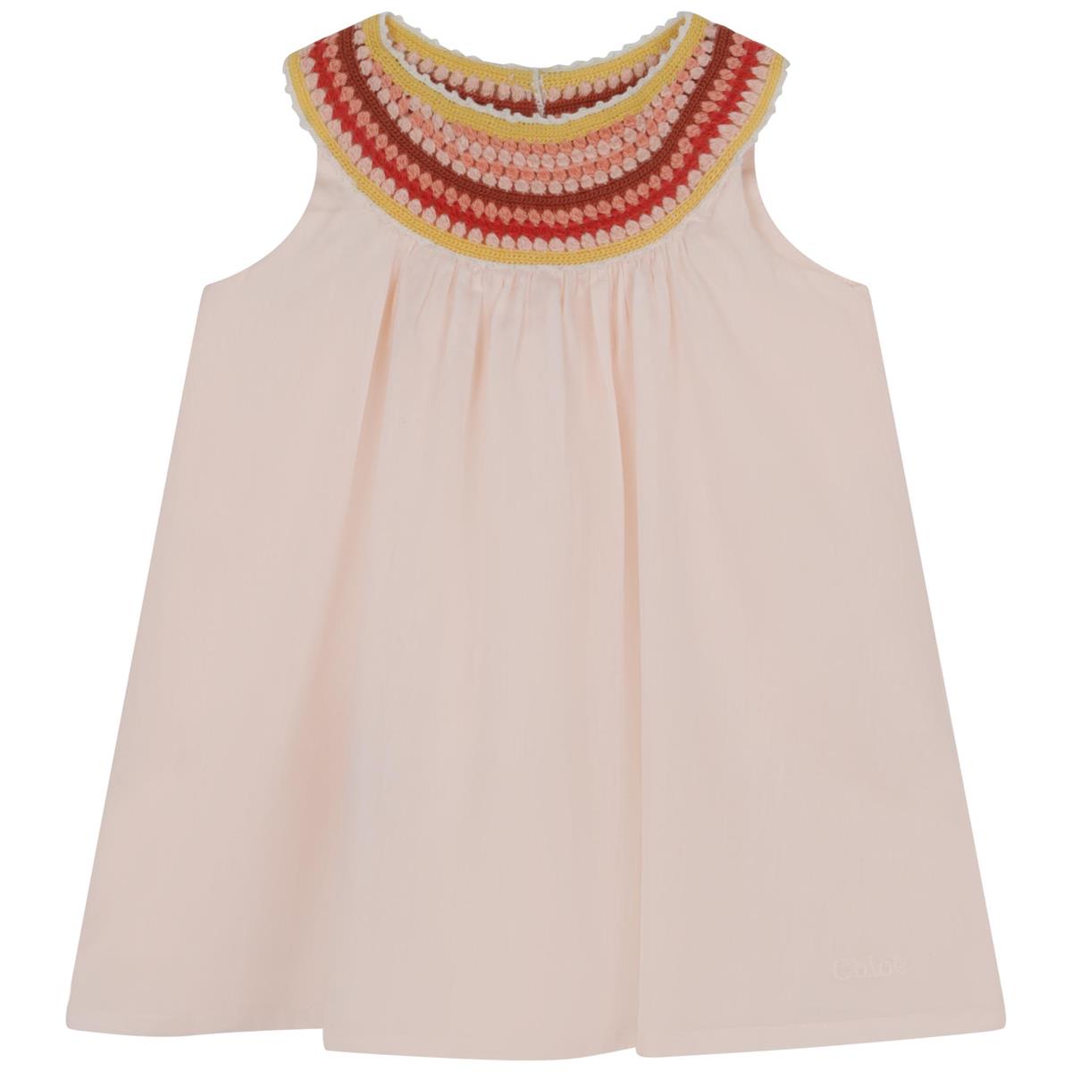 女婴粉色连衣裙