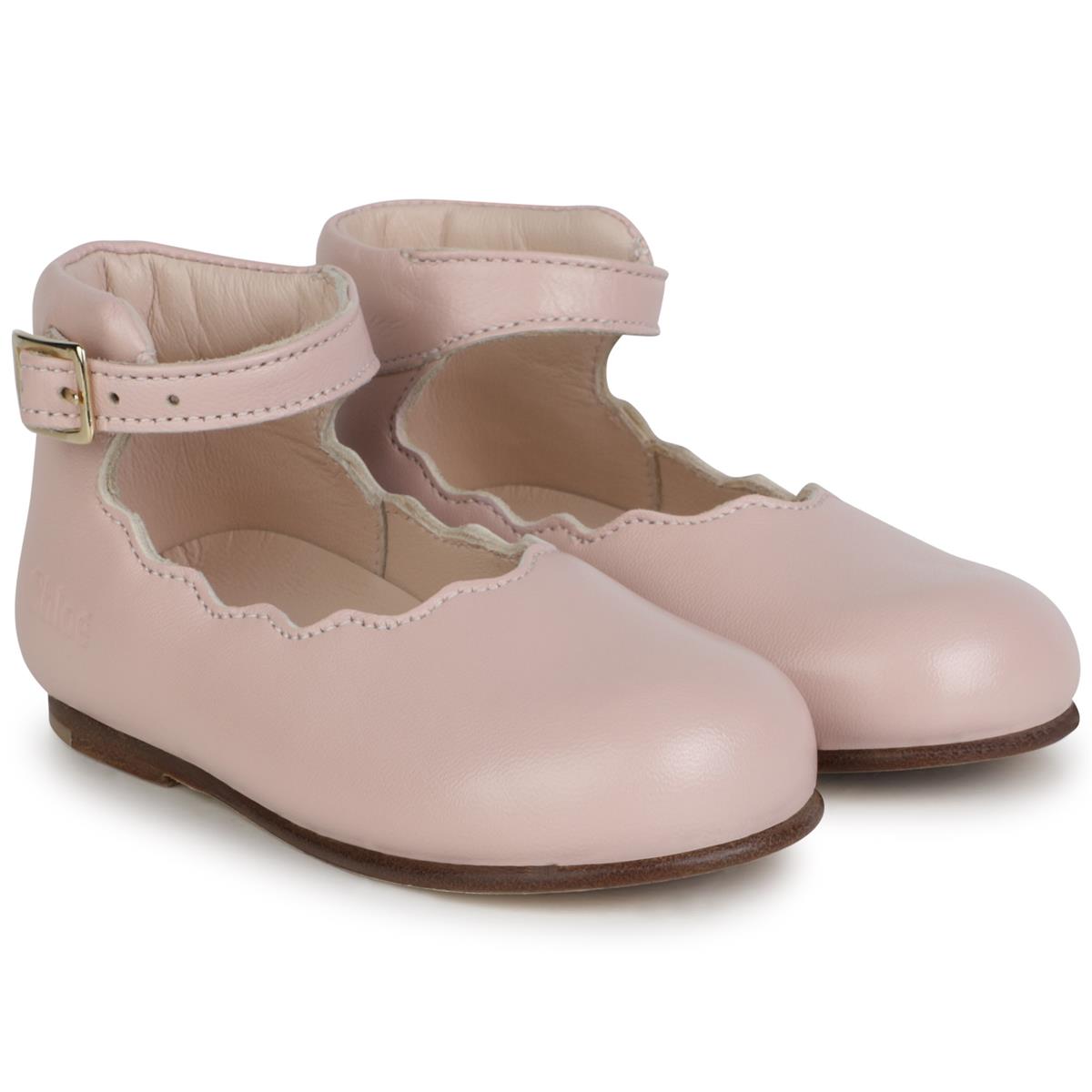 女婴粉色皮鞋