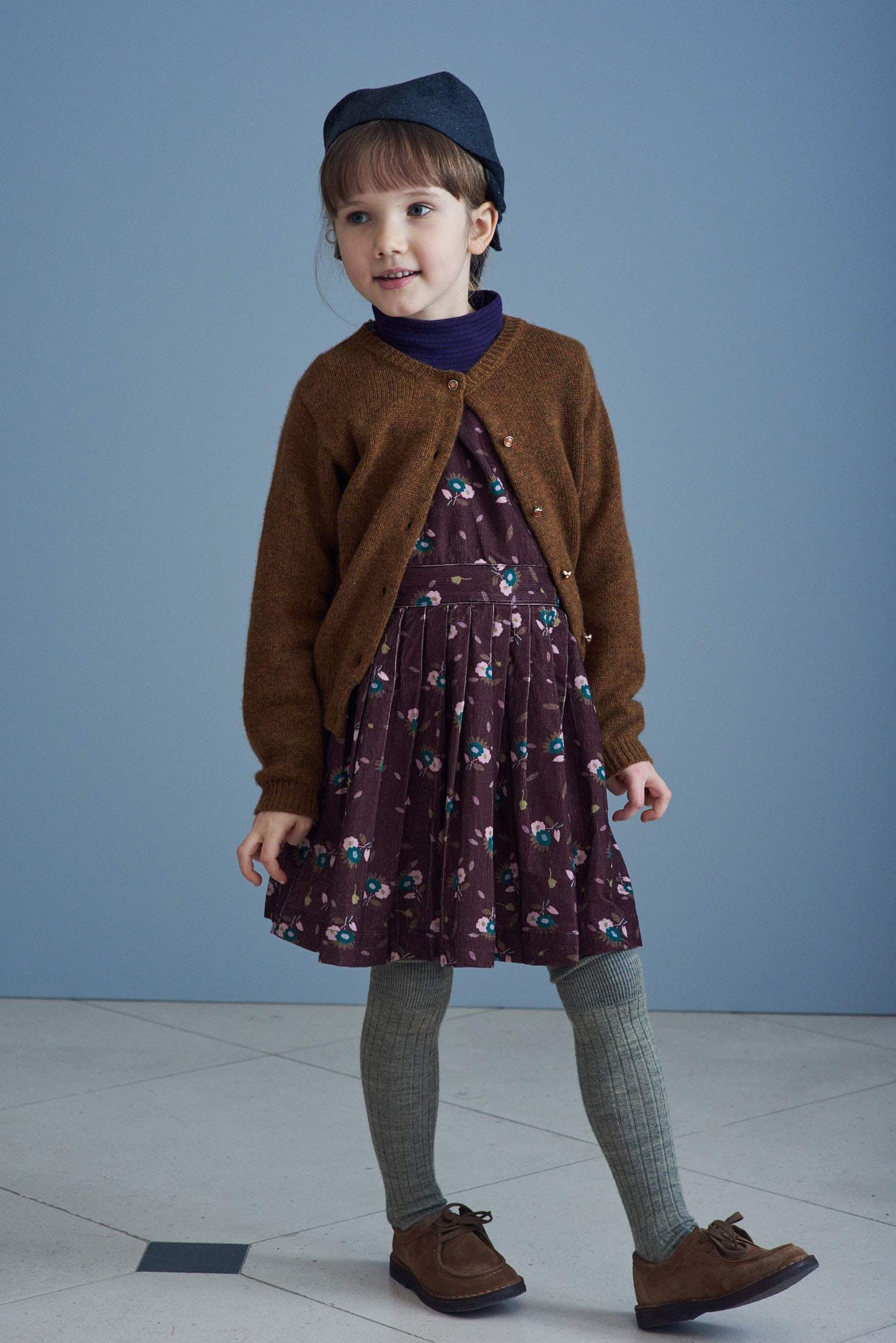 女童棕色羊绒开衫