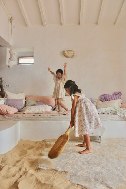 女童紫色格子刺绣连衣裙