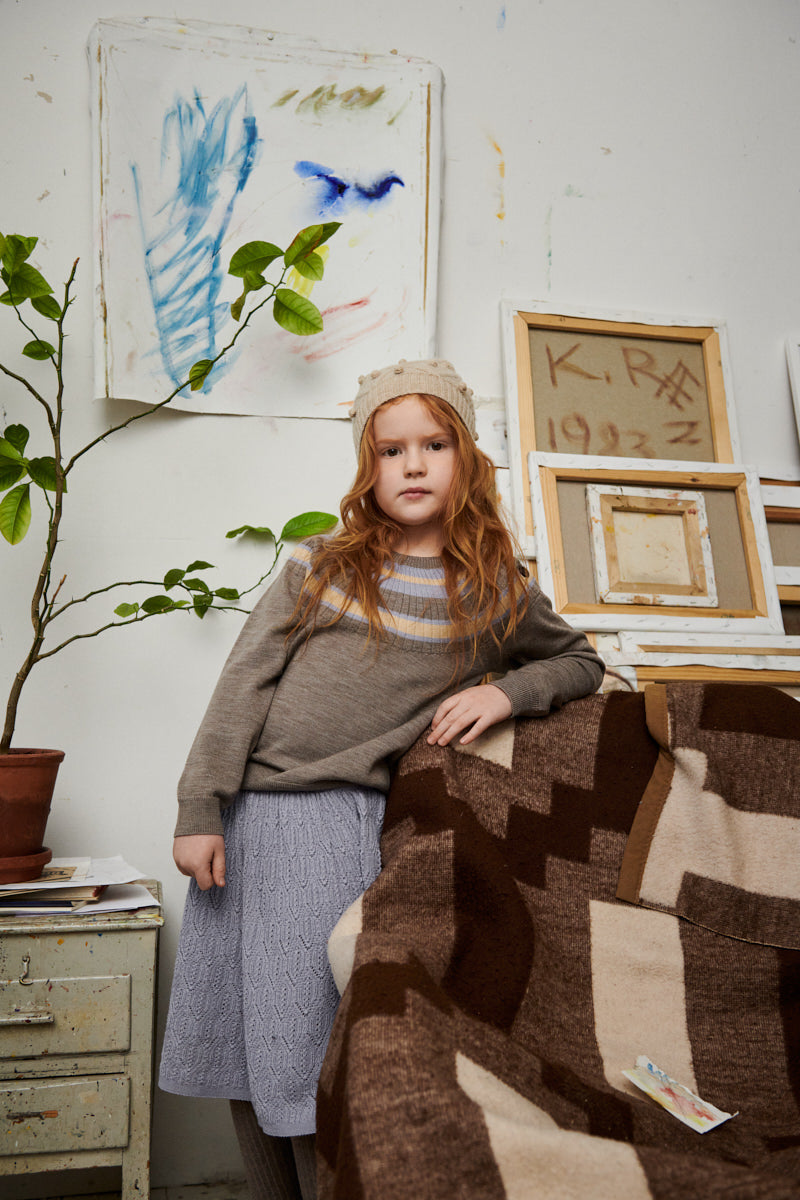 儿童浅褐色羊毛毛衣