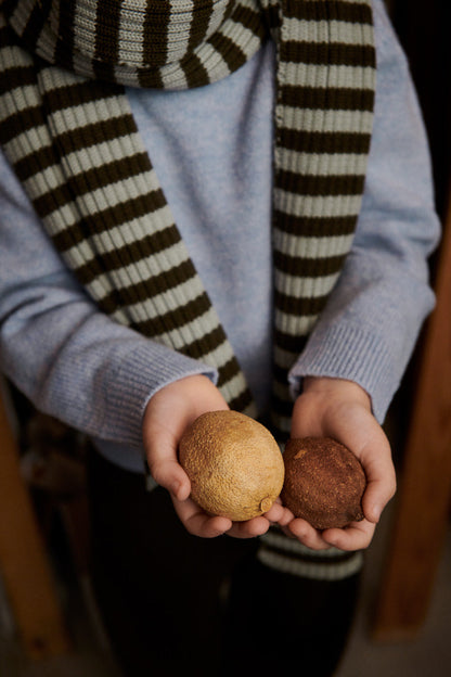 儿童深绿色羊毛背心