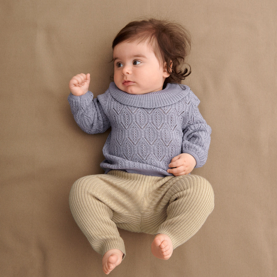 女婴浅紫色羊毛毛衣