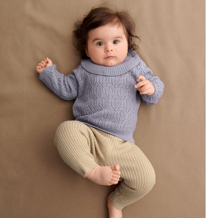 女婴浅紫色羊毛毛衣