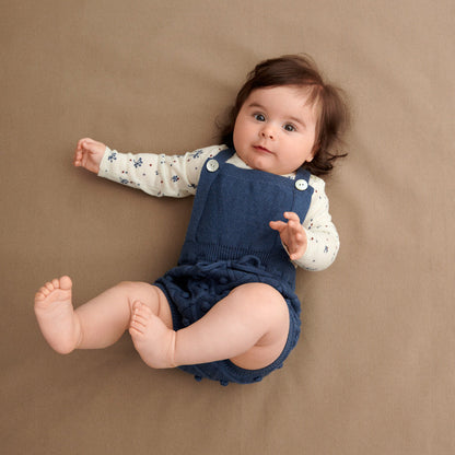 婴儿蓝色羊毛短裤