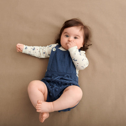 婴儿蓝色羊毛短裤