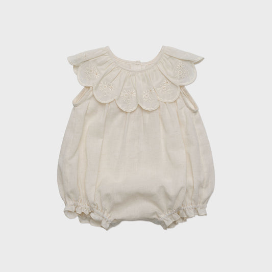 女婴白色刺绣棉连体衣