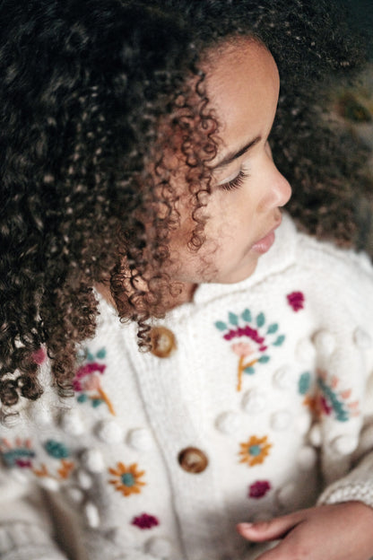 女童白色羊毛针织斗篷