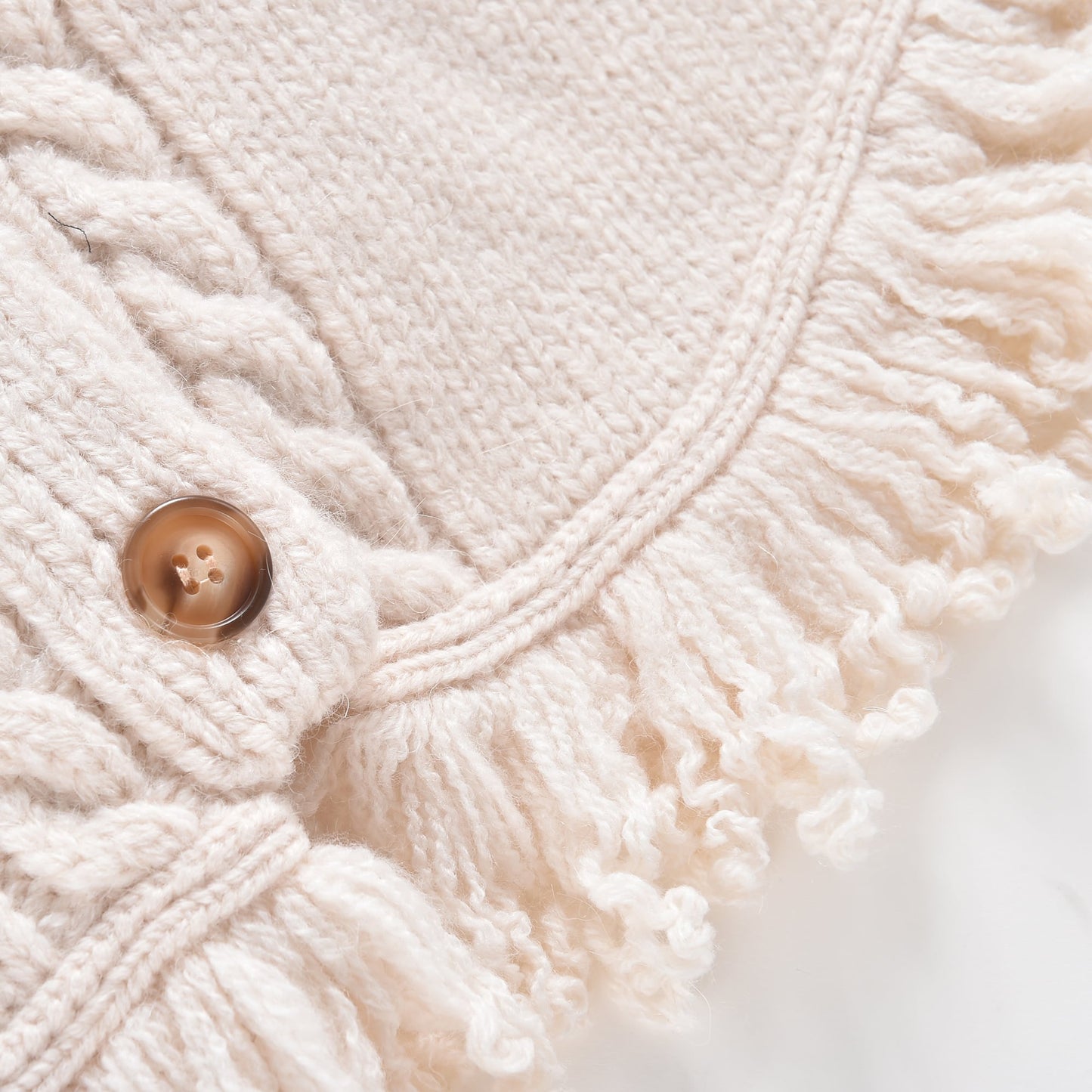 女童白色羊毛针织斗篷