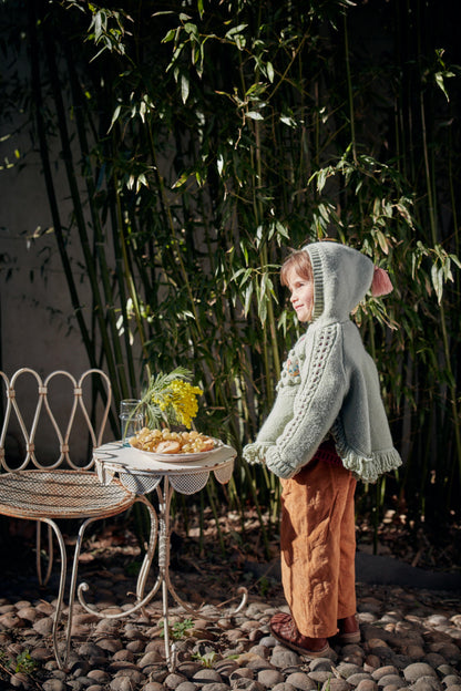 女童浅绿色羊毛针织斗篷