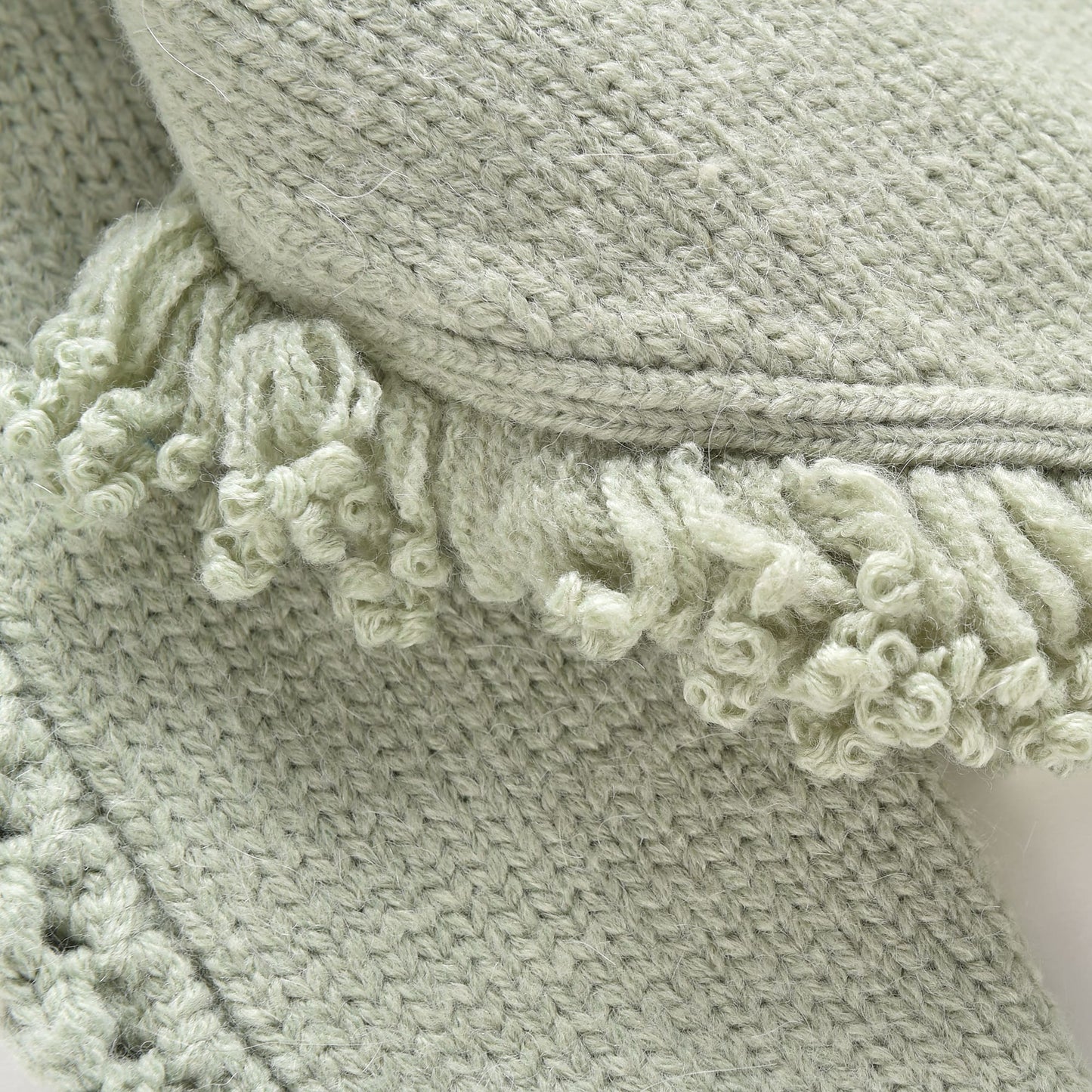 女童浅绿色羊毛针织斗篷