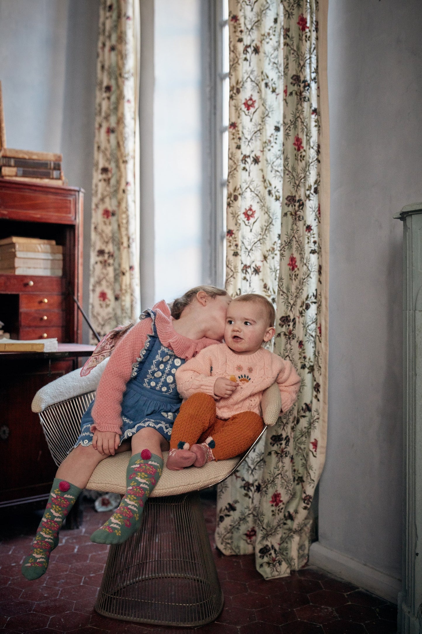 女童粉色荷叶边针织毛衣