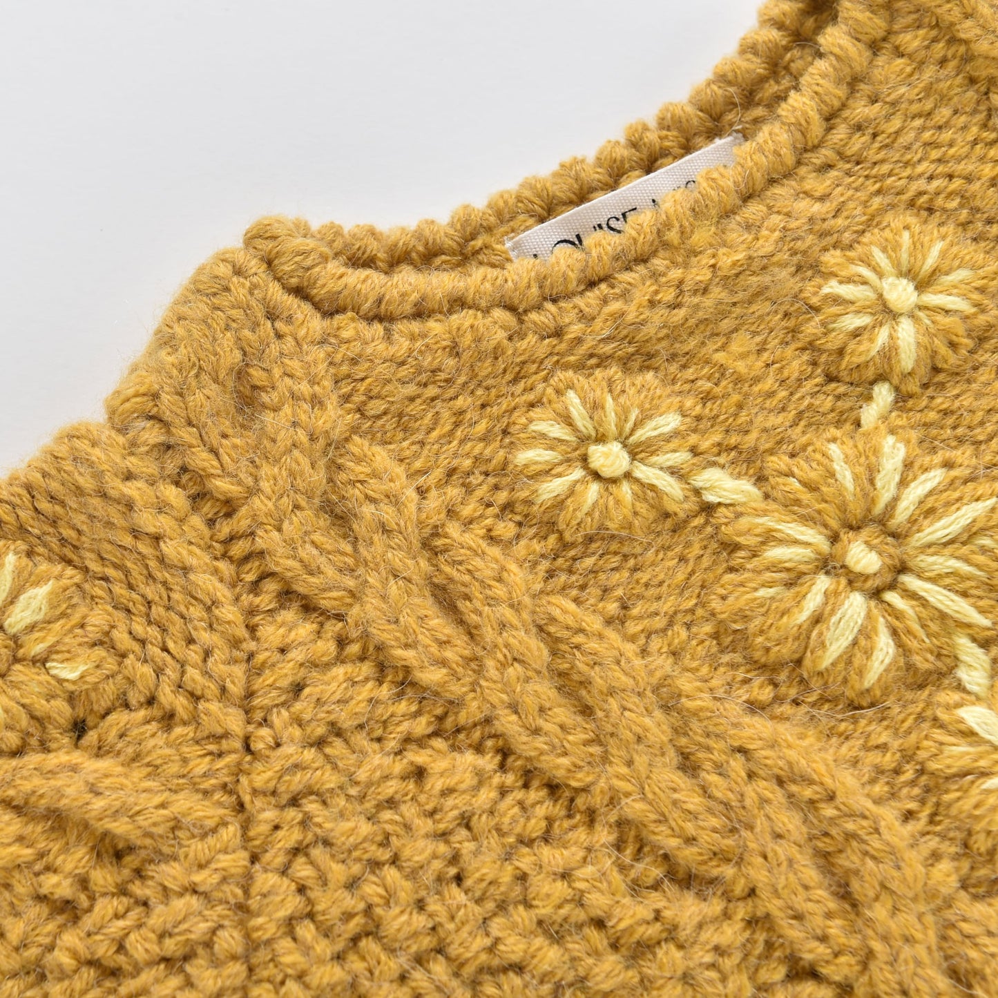 女童黄色针织毛衣