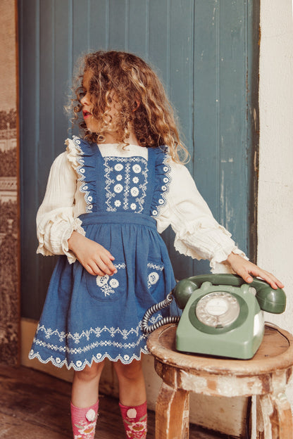 女童蓝色刺绣短裙