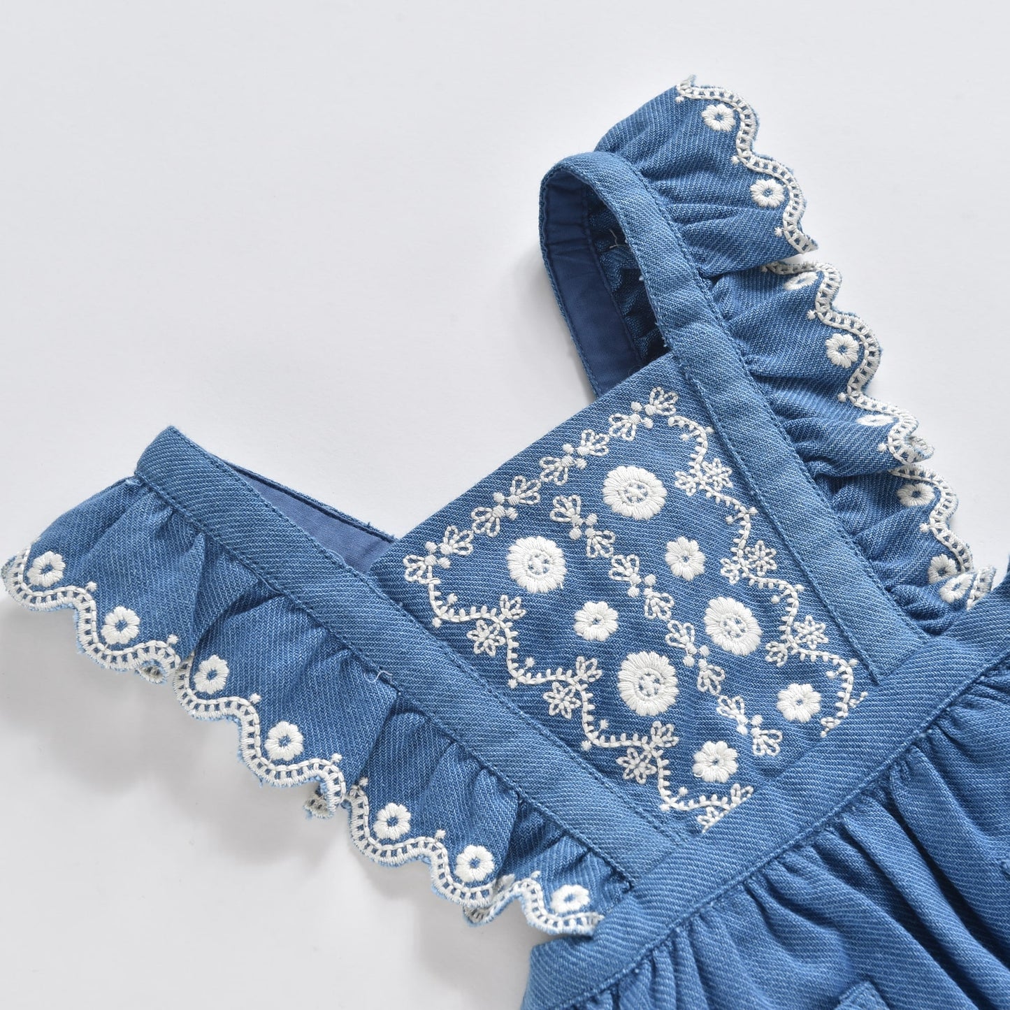 女童蓝色刺绣短裙