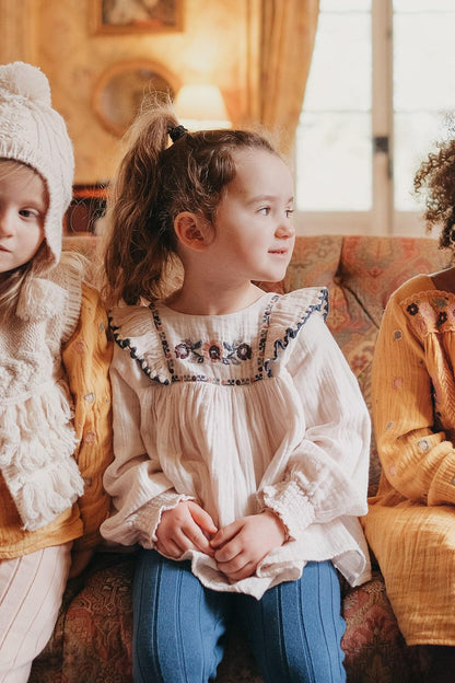 女童白色刺绣棉衬衫