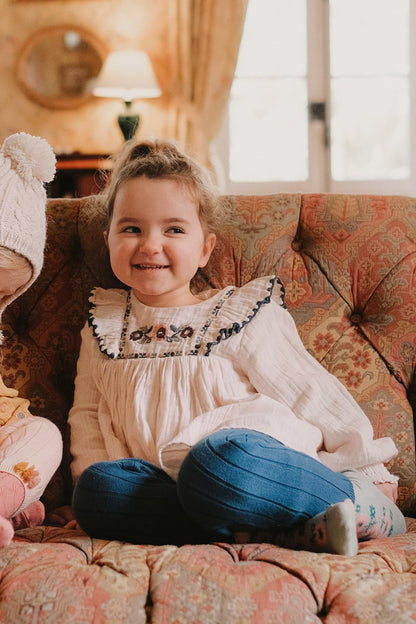 女童白色刺绣棉衬衫