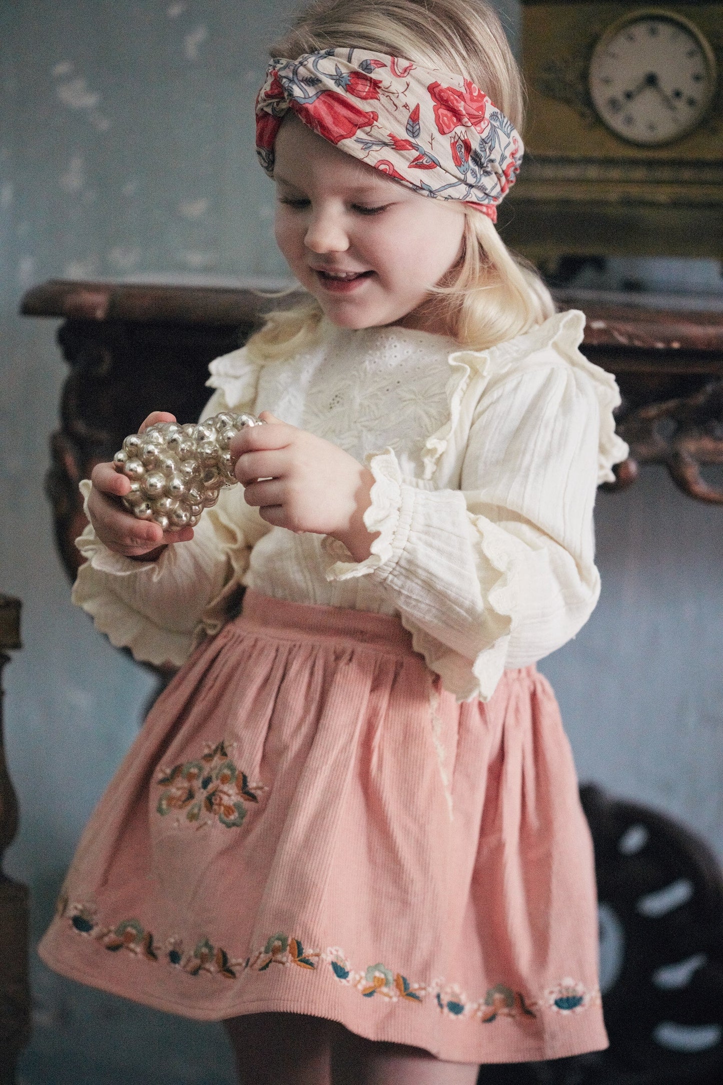 女童白色荷叶边棉衬衫