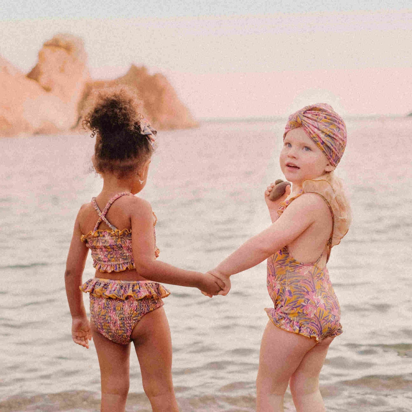 女童棕色花朵印花泳装