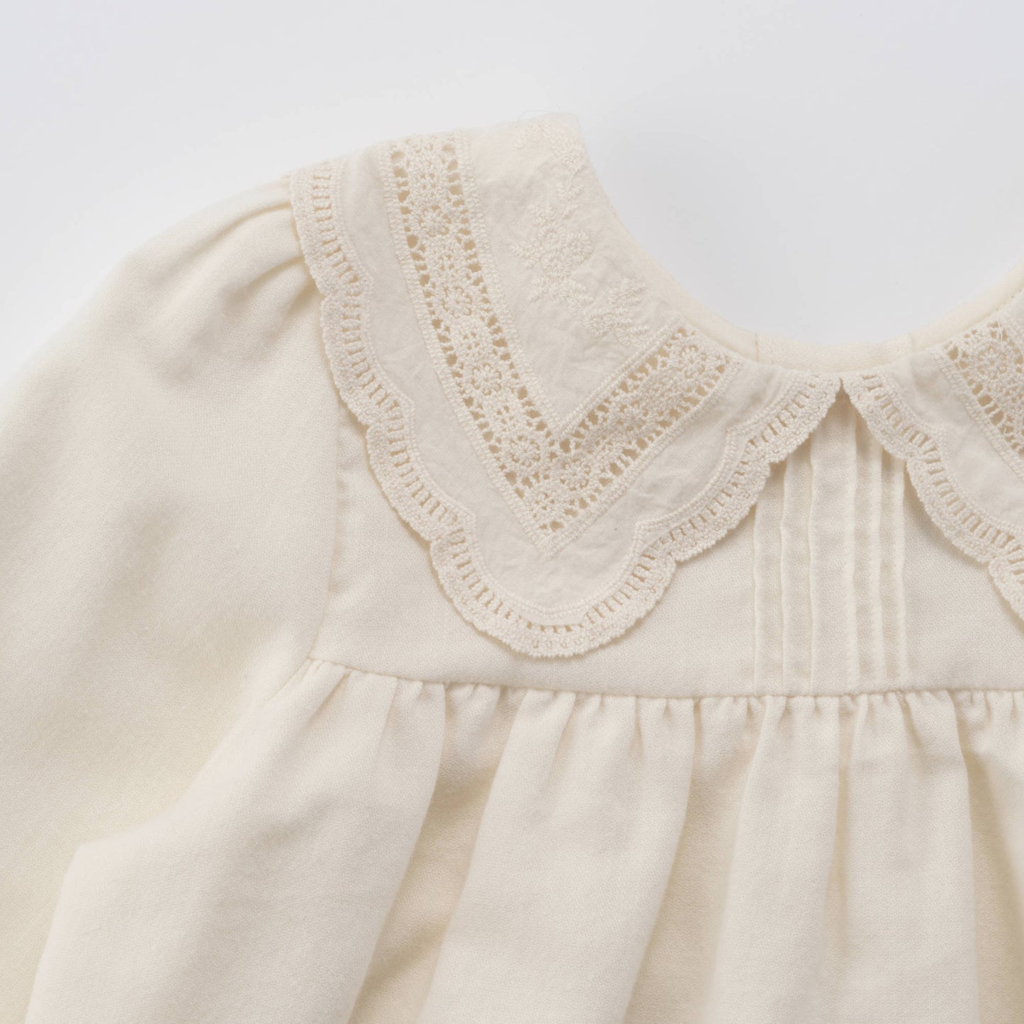 女童白色蕾丝领棉衬衫