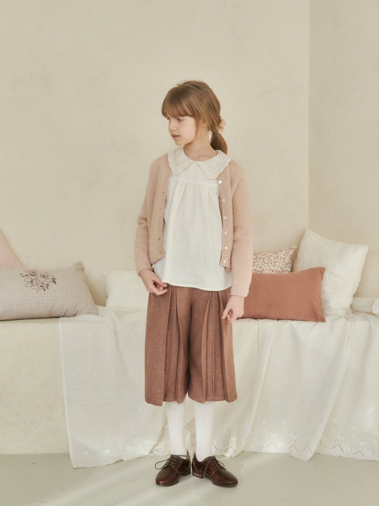 女童白色蕾丝领棉衬衫