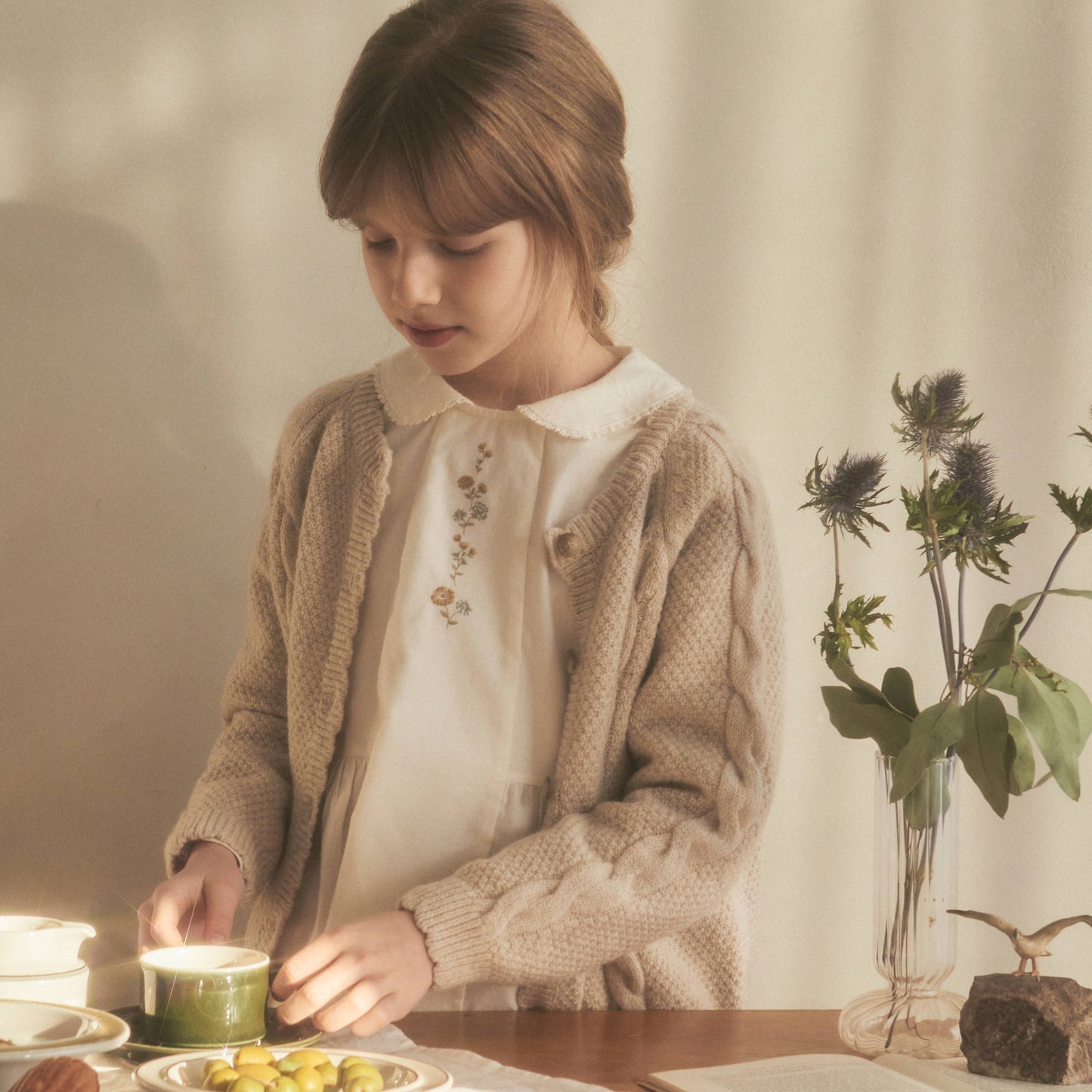 女童米色羊毛开衫