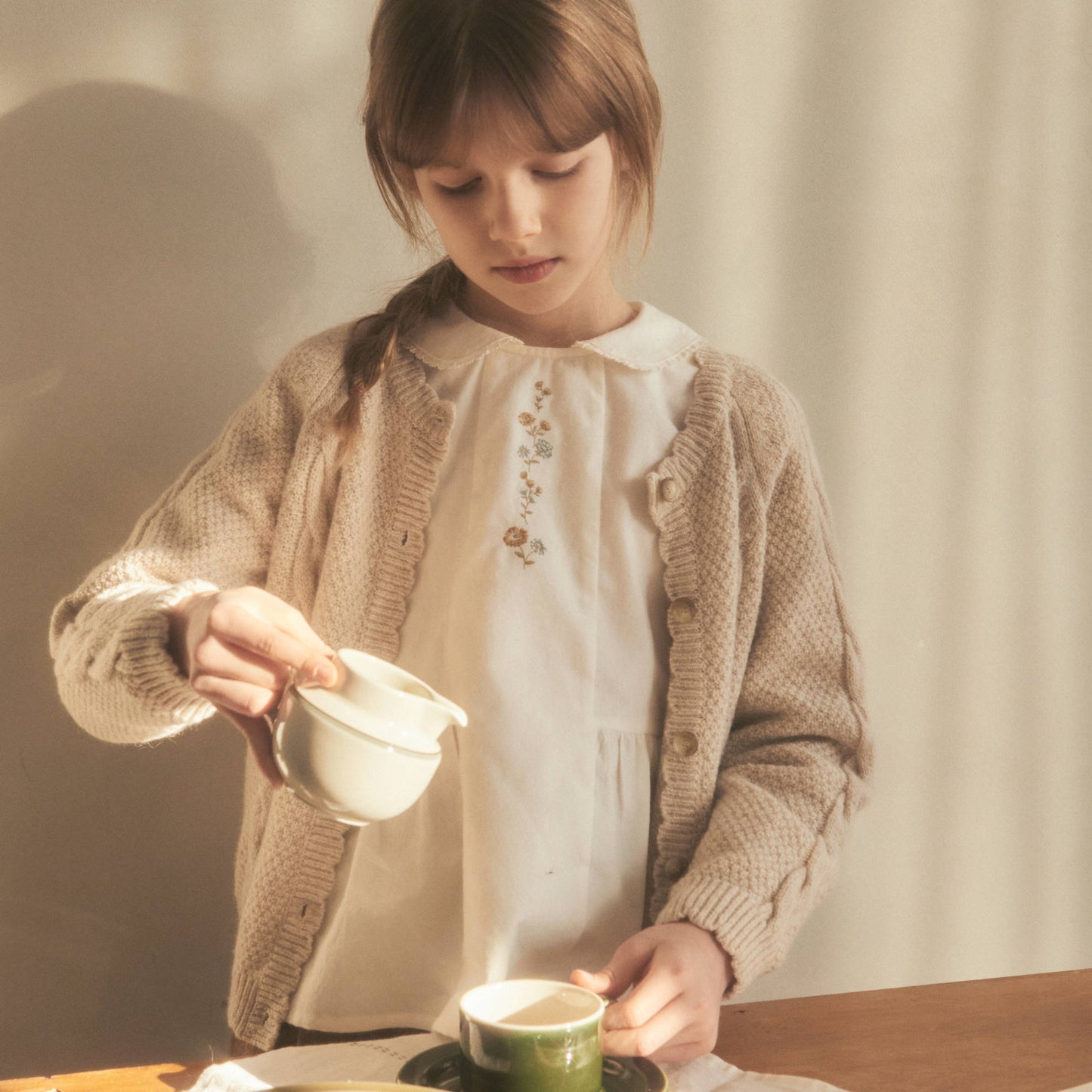 女童米色羊毛开衫