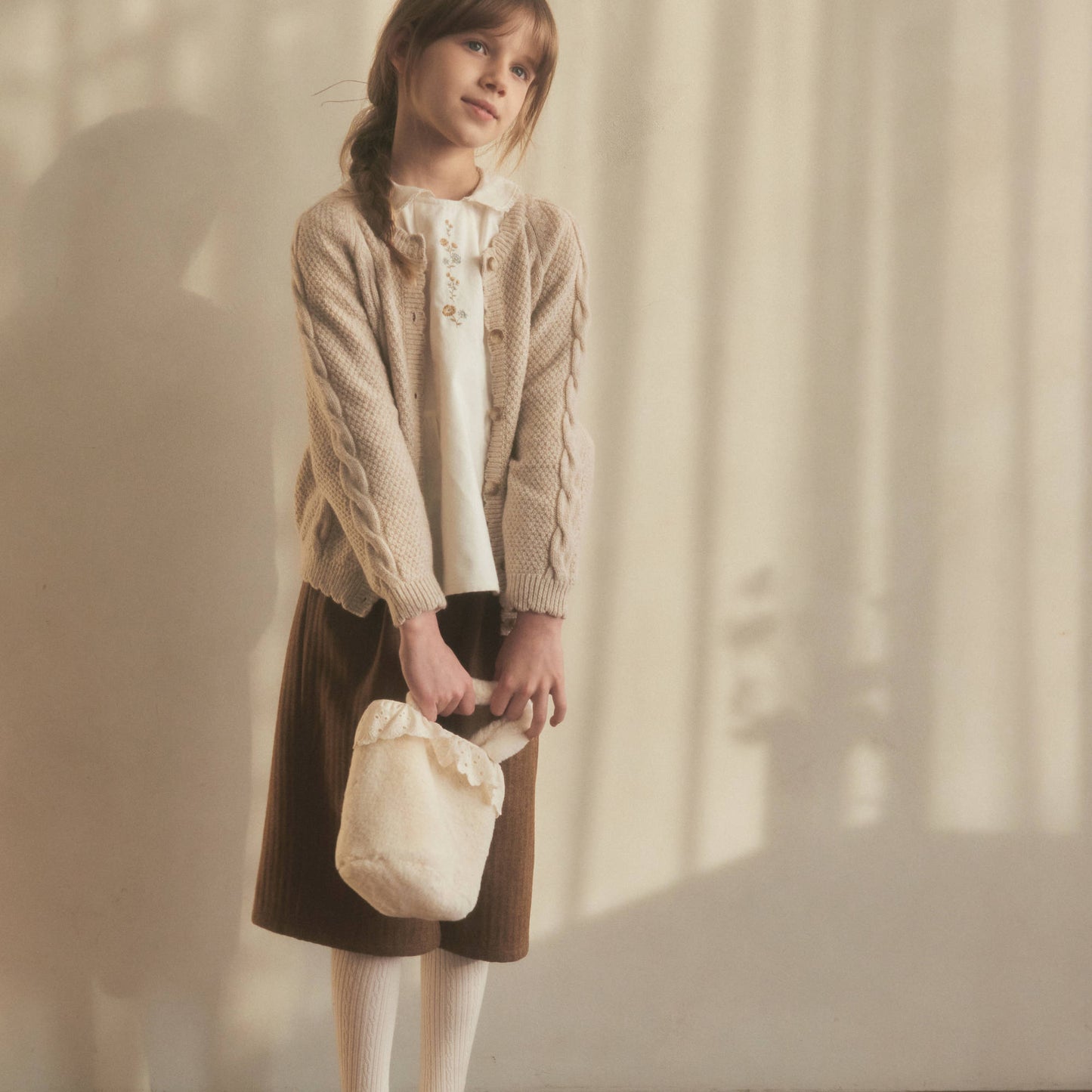 女童米色羊毛开衫