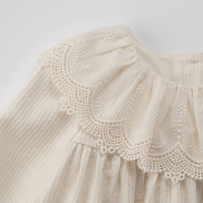 女童白色蕾丝领棉连衣裙