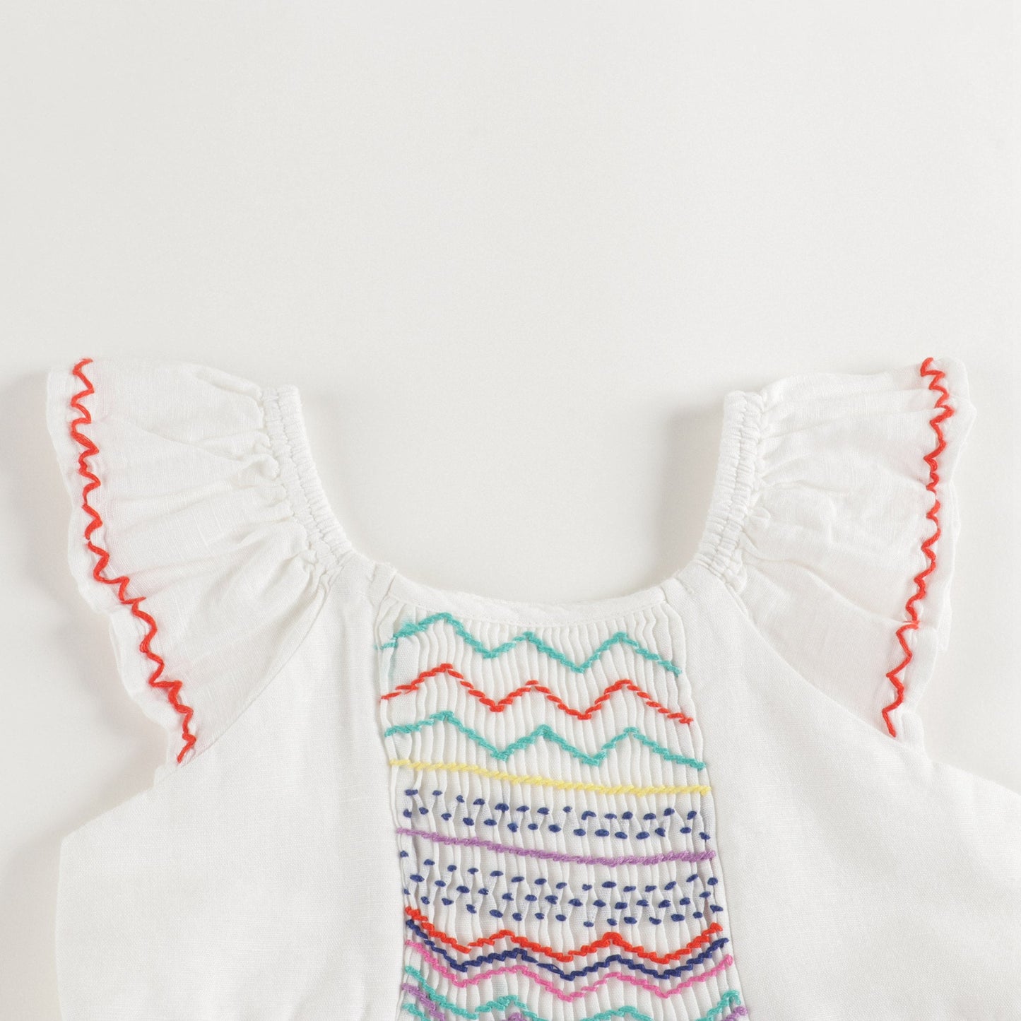 女童白色连衣裙