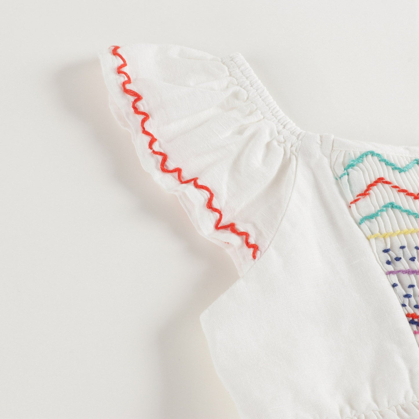 女童白色连衣裙