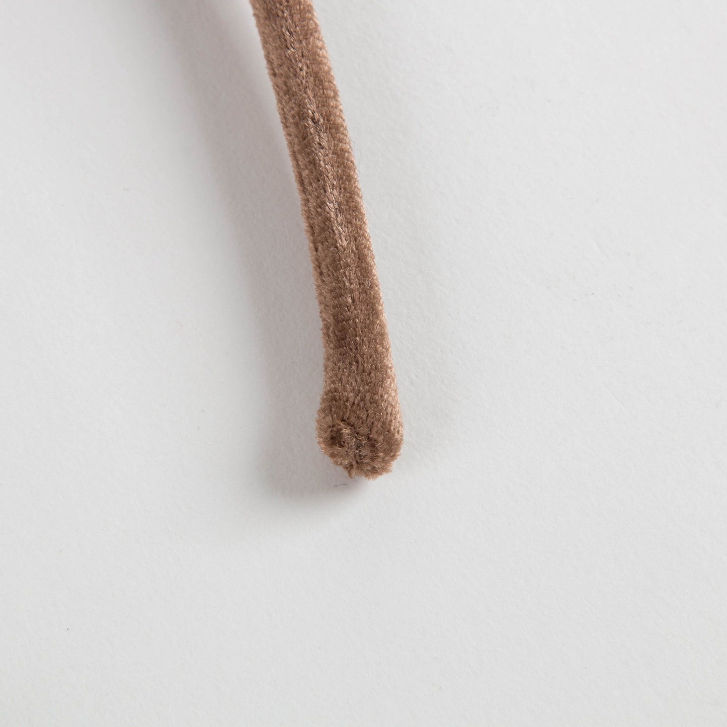 女童棕色发夹
