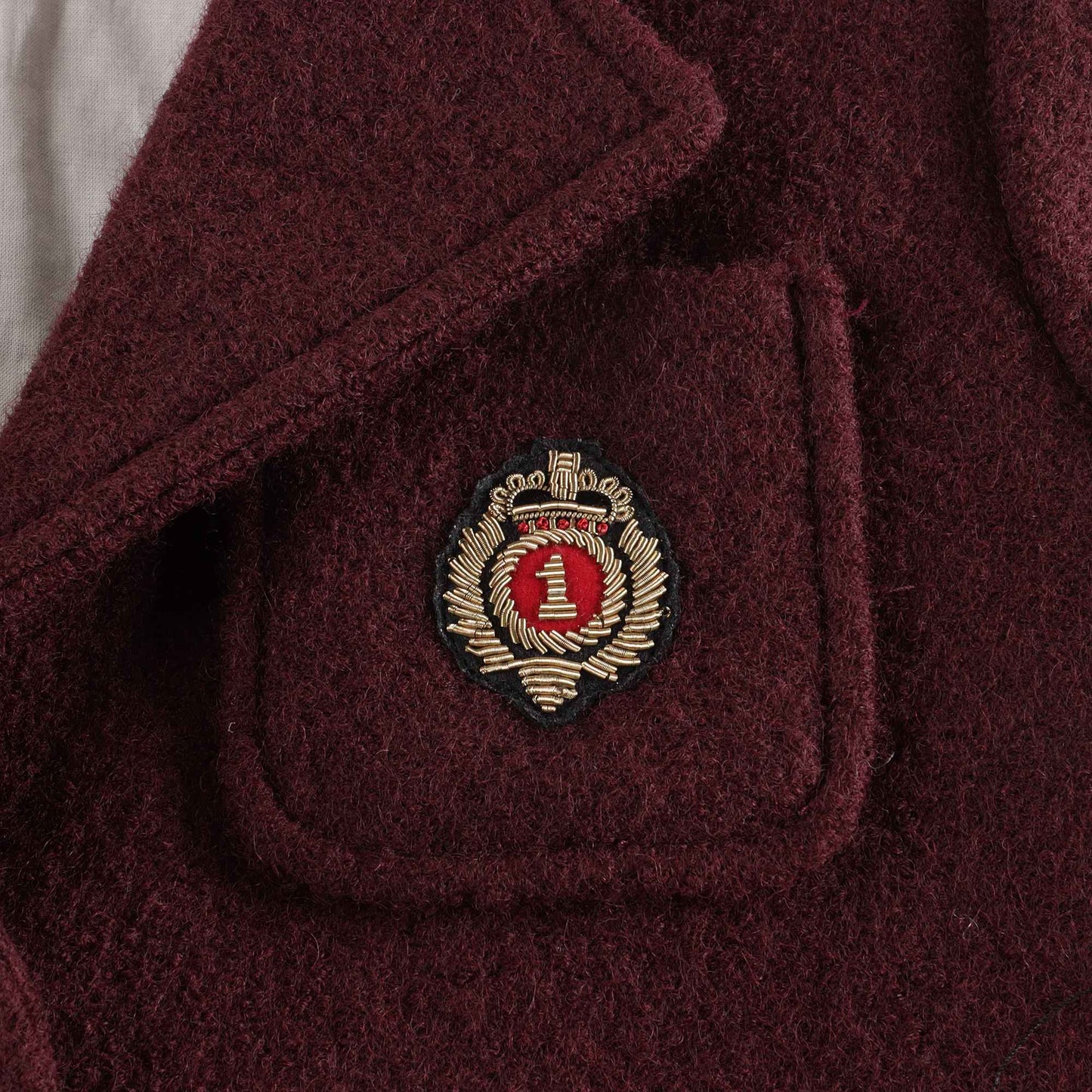 女童深红色羊毛夹克