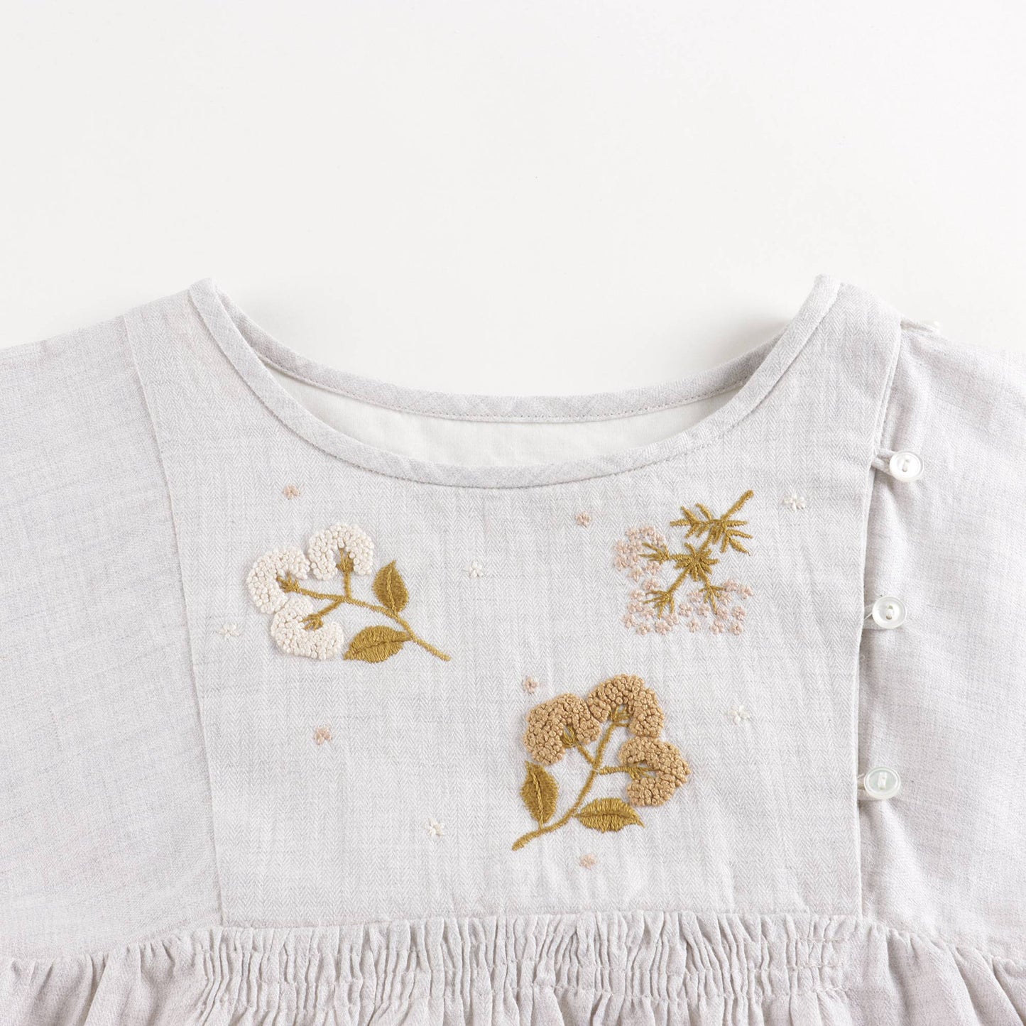 女童浅灰色刺绣棉连衣裙