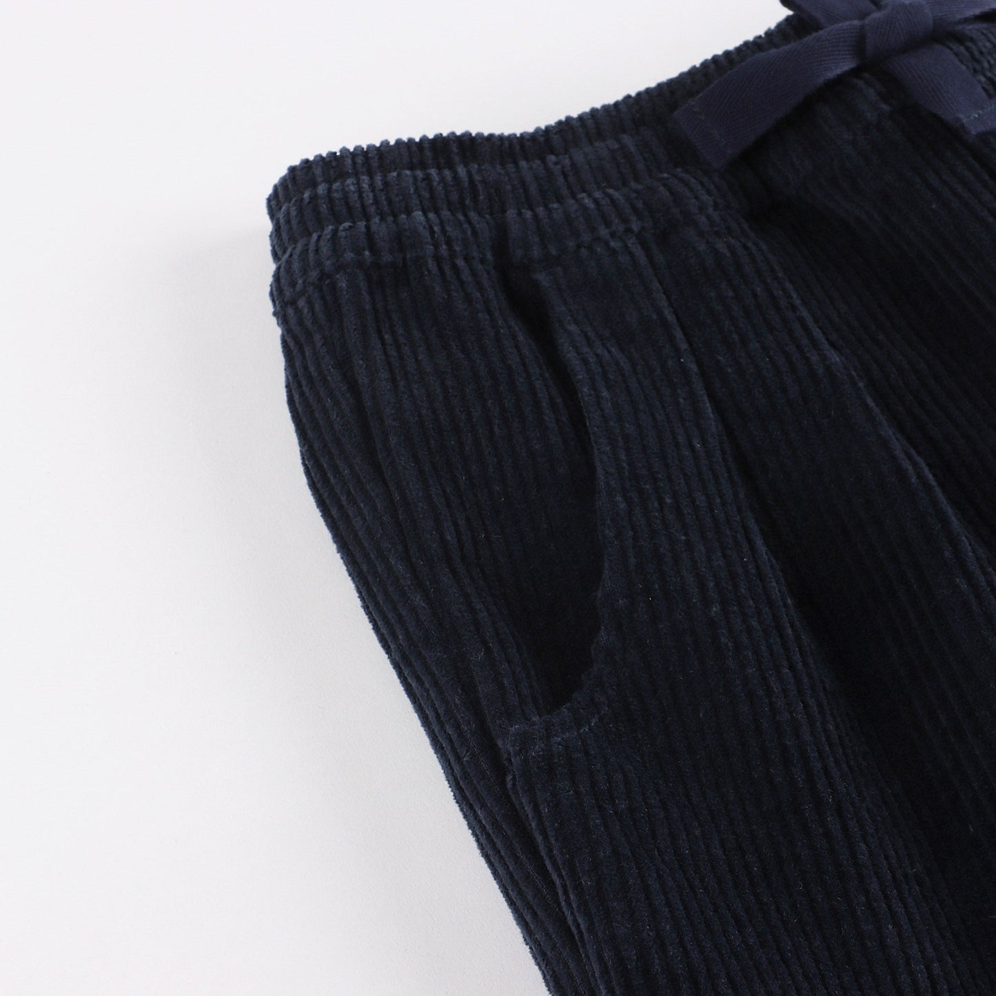 儿童黑色灯芯绒长裤